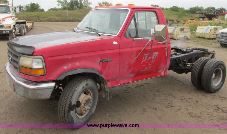 image for item I6140 1992 Ford F450 Super Duty truck cab and chassis