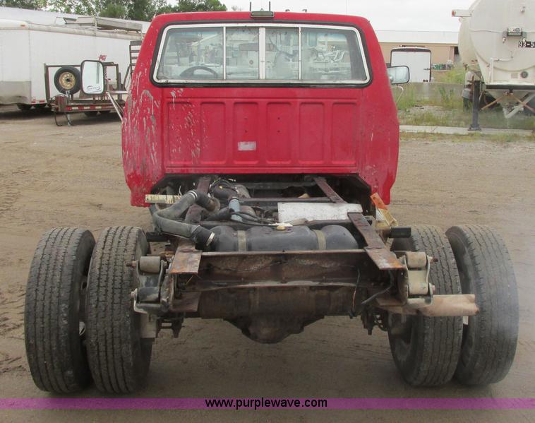 image for item I6140 1992 Ford F450 Super Duty truck cab and chassis