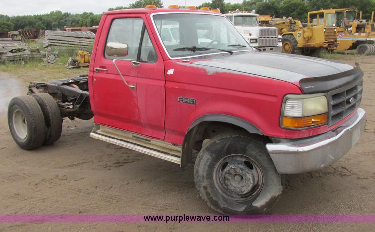 image for item I6140 1992 Ford F450 Super Duty truck cab and chassis