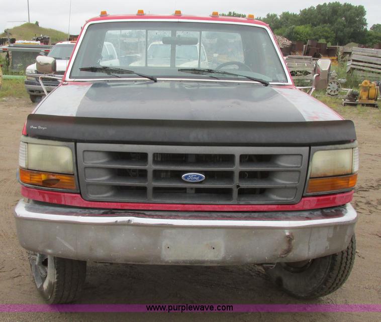 image for item I6140 1992 Ford F450 Super Duty truck cab and chassis