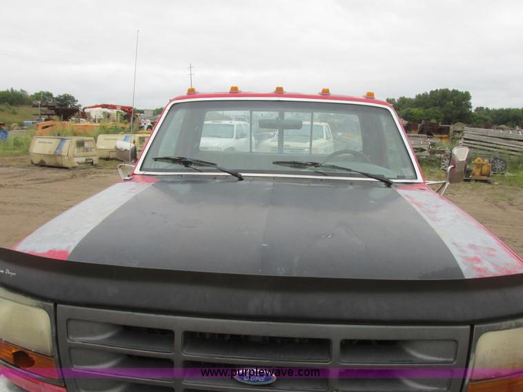 image for item I6140 1992 Ford F450 Super Duty truck cab and chassis