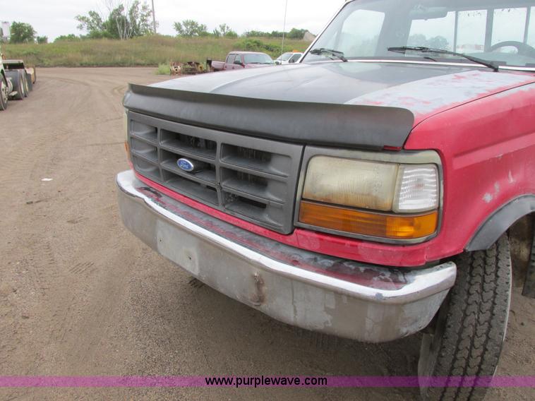 image for item I6140 1992 Ford F450 Super Duty truck cab and chassis