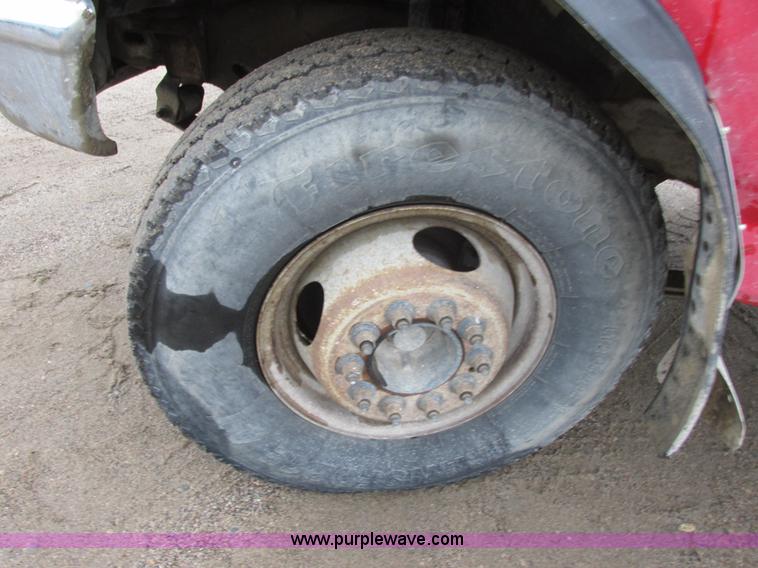 image for item I6140 1992 Ford F450 Super Duty truck cab and chassis