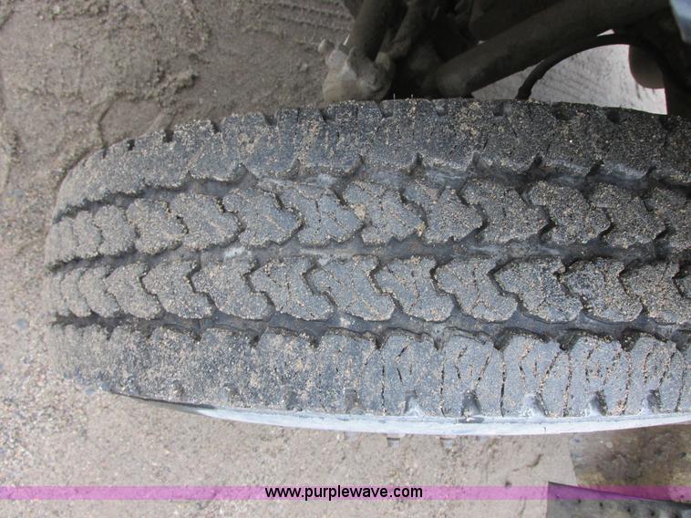 image for item I6140 1992 Ford F450 Super Duty truck cab and chassis