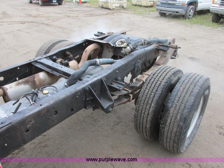 image for item I6140 1992 Ford F450 Super Duty truck cab and chassis
