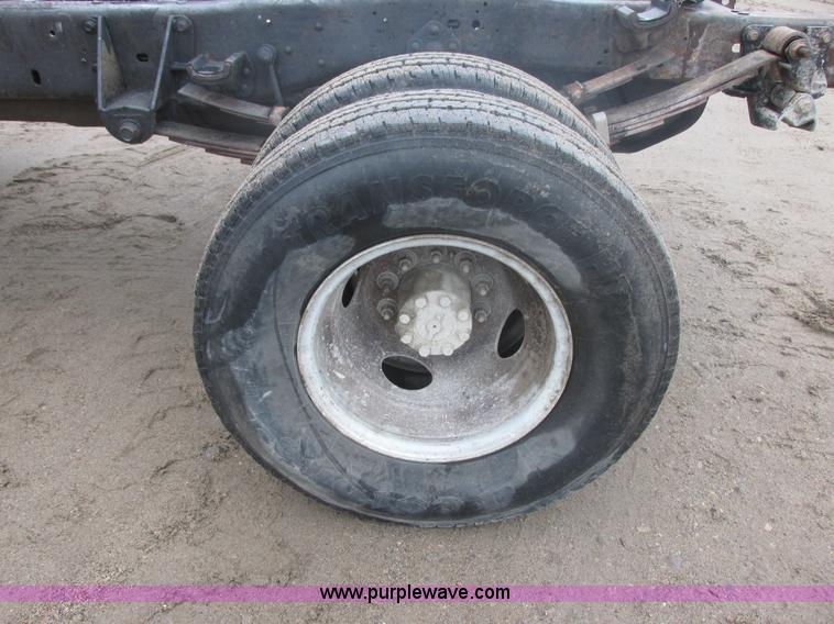 image for item I6140 1992 Ford F450 Super Duty truck cab and chassis