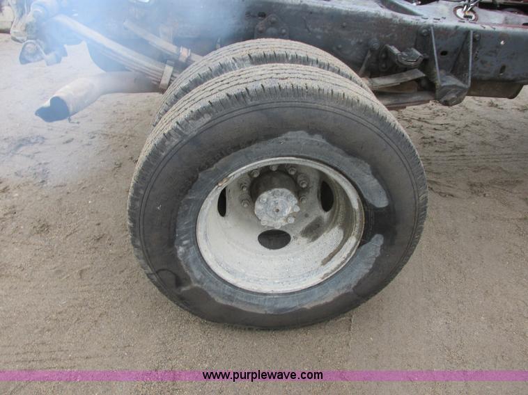 image for item I6140 1992 Ford F450 Super Duty truck cab and chassis