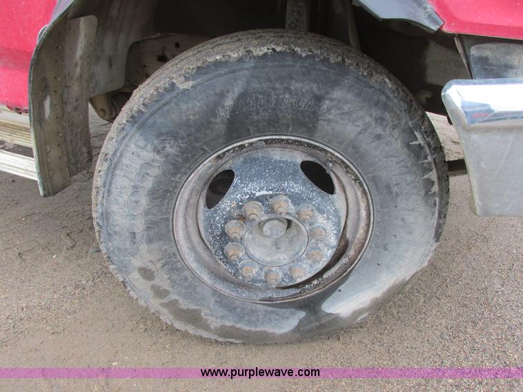 image for item I6140 1992 Ford F450 Super Duty truck cab and chassis