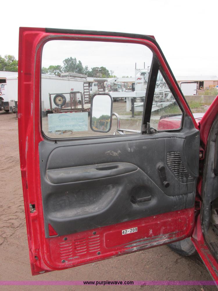 image for item I6140 1992 Ford F450 Super Duty truck cab and chassis