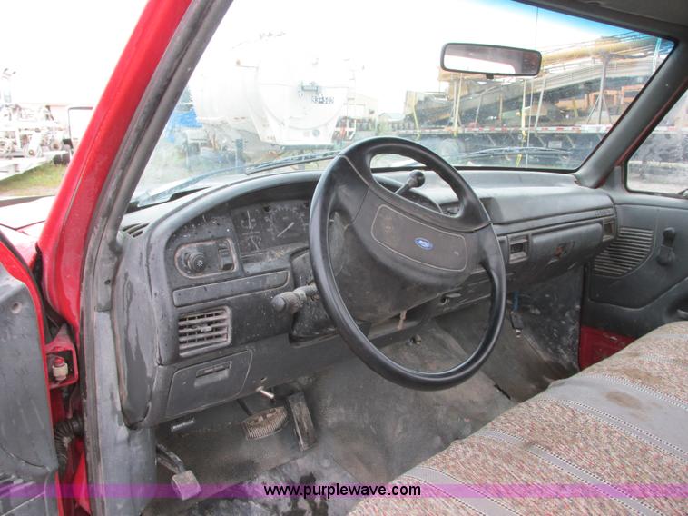 image for item I6140 1992 Ford F450 Super Duty truck cab and chassis