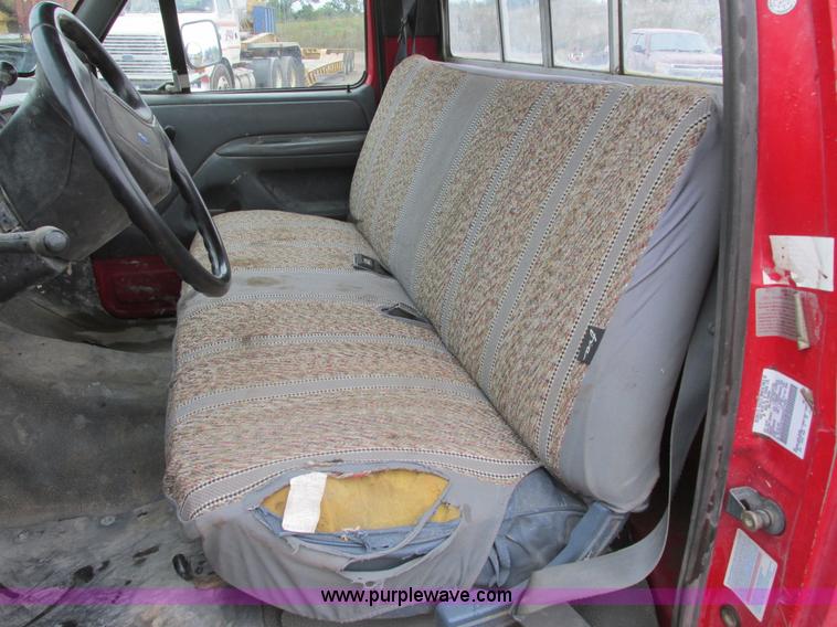 image for item I6140 1992 Ford F450 Super Duty truck cab and chassis