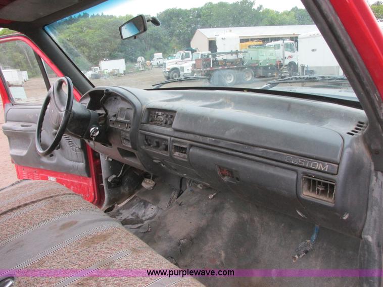 image for item I6140 1992 Ford F450 Super Duty truck cab and chassis