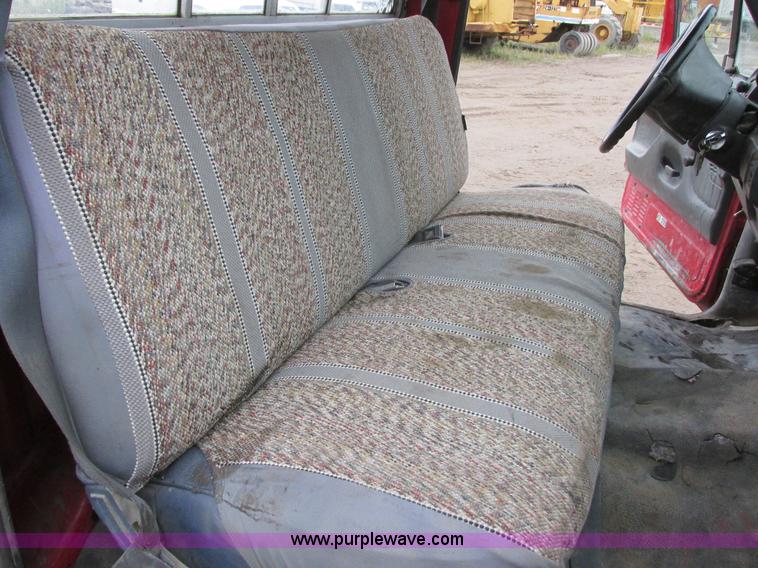 image for item I6140 1992 Ford F450 Super Duty truck cab and chassis