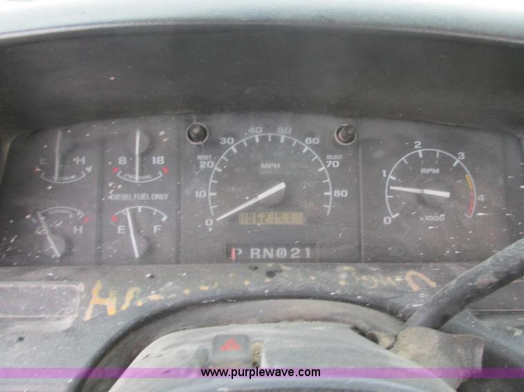 image for item I6140 1992 Ford F450 Super Duty truck cab and chassis