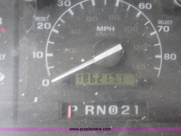 image for item I6140 1992 Ford F450 Super Duty truck cab and chassis