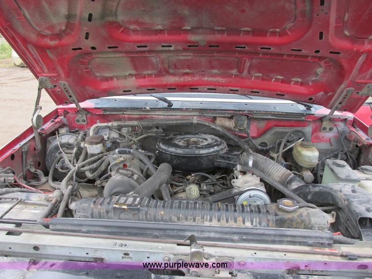 image for item I6140 1992 Ford F450 Super Duty truck cab and chassis