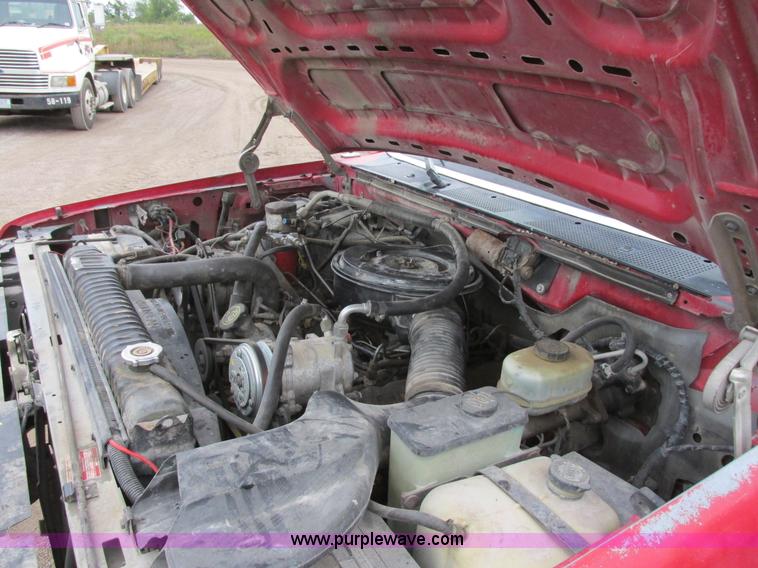 image for item I6140 1992 Ford F450 Super Duty truck cab and chassis