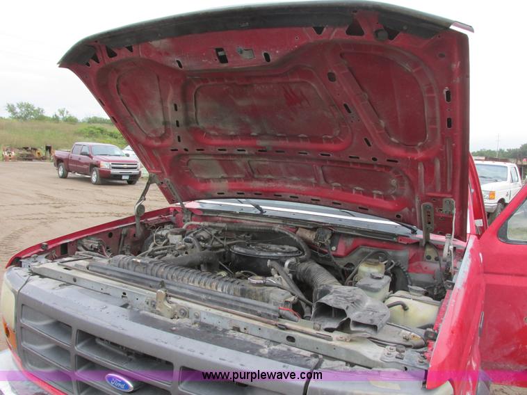 image for item I6140 1992 Ford F450 Super Duty truck cab and chassis