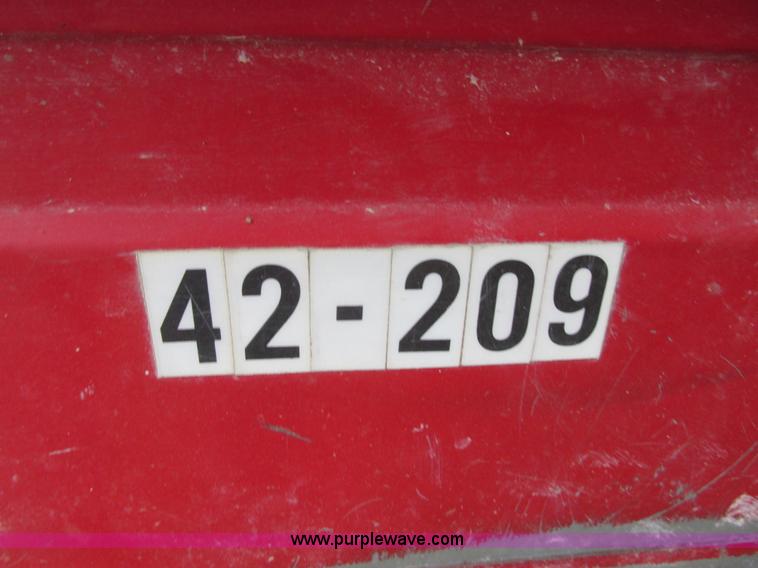 image for item I6140 1992 Ford F450 Super Duty truck cab and chassis