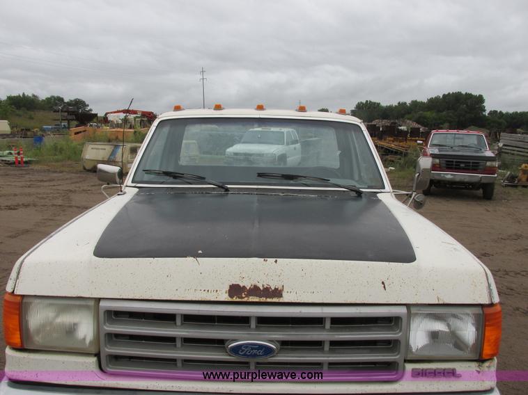 image for item I6141 1990 Ford F450 Super Duty truck cab and chassis