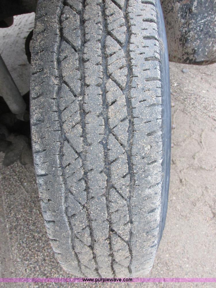 image for item I6141 1990 Ford F450 Super Duty truck cab and chassis