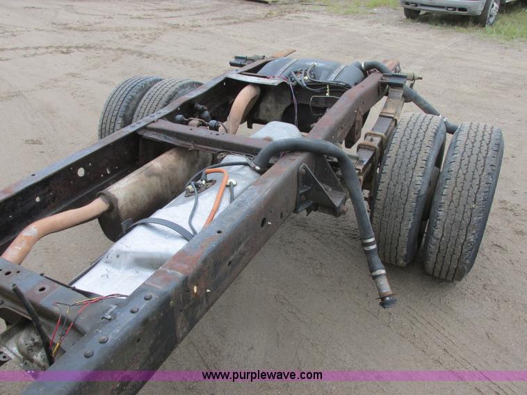 image for item I6141 1990 Ford F450 Super Duty truck cab and chassis