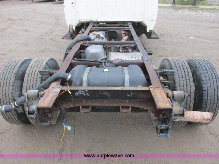 image for item I6141 1990 Ford F450 Super Duty truck cab and chassis