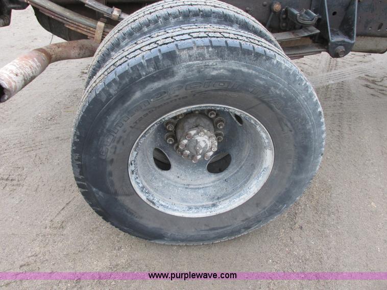 image for item I6141 1990 Ford F450 Super Duty truck cab and chassis