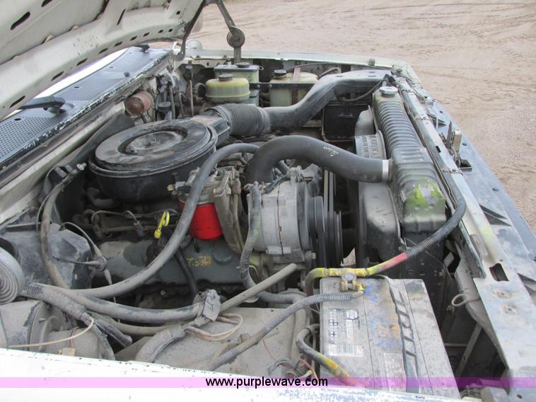 image for item I6141 1990 Ford F450 Super Duty truck cab and chassis