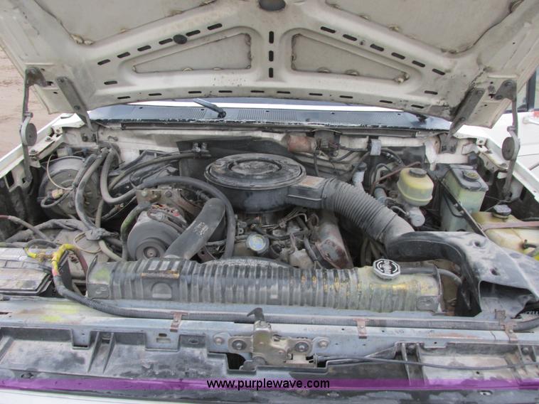 image for item I6141 1990 Ford F450 Super Duty truck cab and chassis