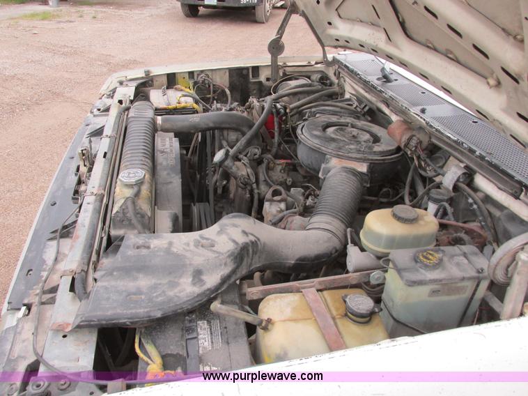 image for item I6141 1990 Ford F450 Super Duty truck cab and chassis