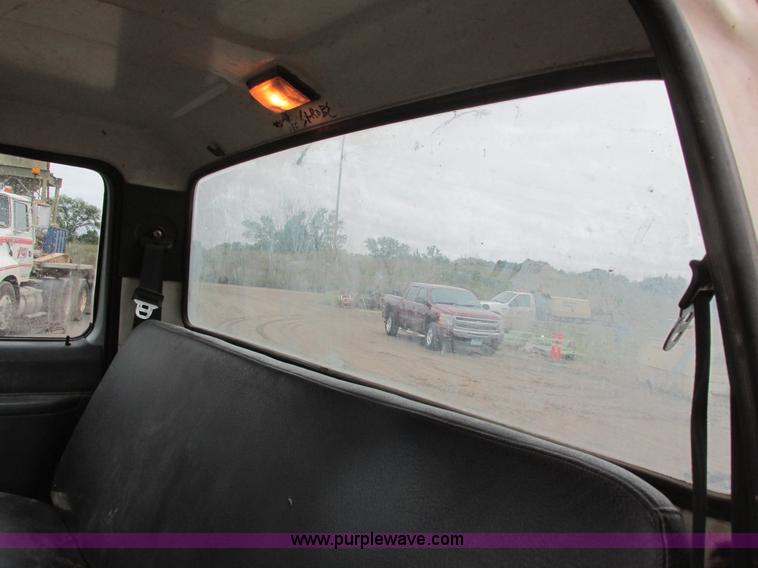 image for item I6141 1990 Ford F450 Super Duty truck cab and chassis