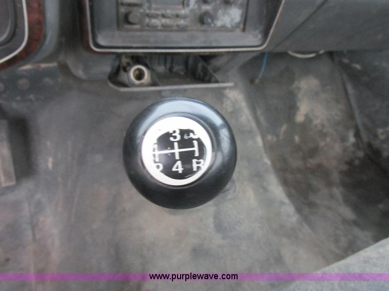 image for item I6141 1990 Ford F450 Super Duty truck cab and chassis