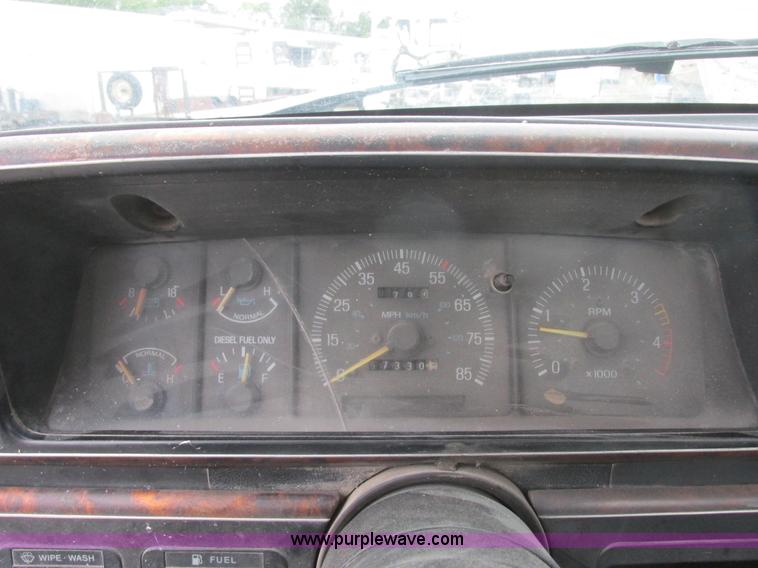 image for item I6141 1990 Ford F450 Super Duty truck cab and chassis