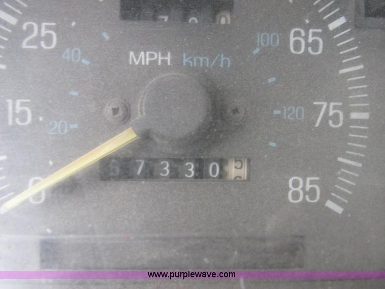 image for item I6141 1990 Ford F450 Super Duty truck cab and chassis