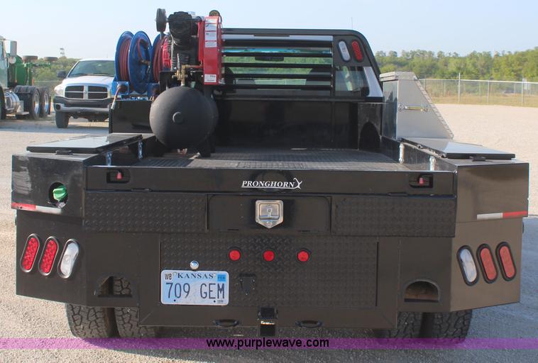 image for item J2071 2008 Ford F350 XL flatbed truck