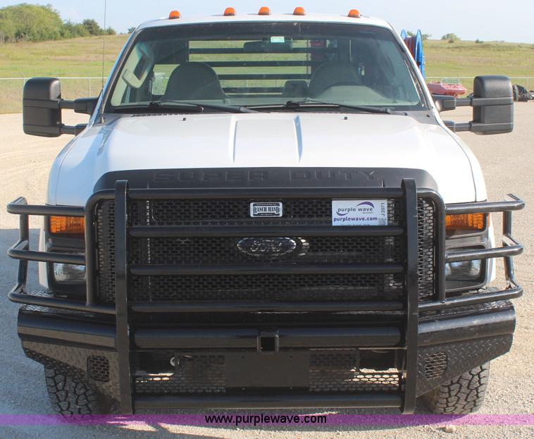 image for item J2071 2008 Ford F350 XL flatbed truck