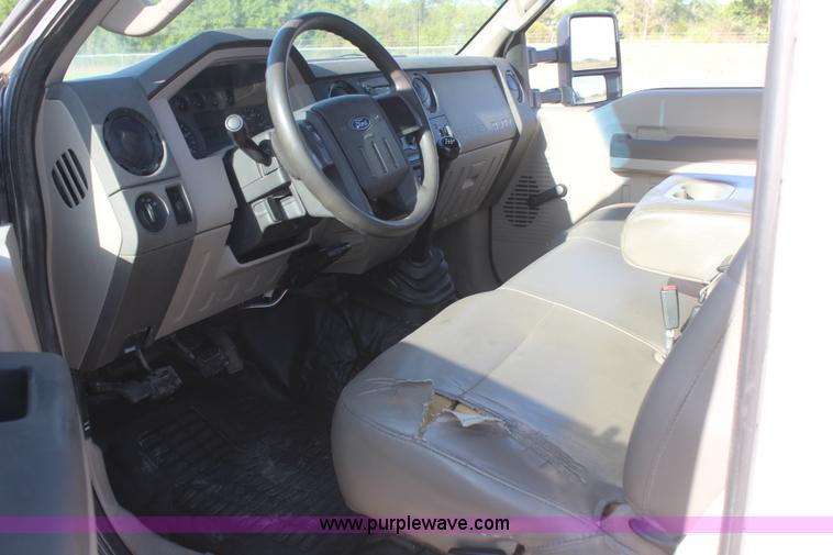 image for item J2071 2008 Ford F350 XL flatbed truck