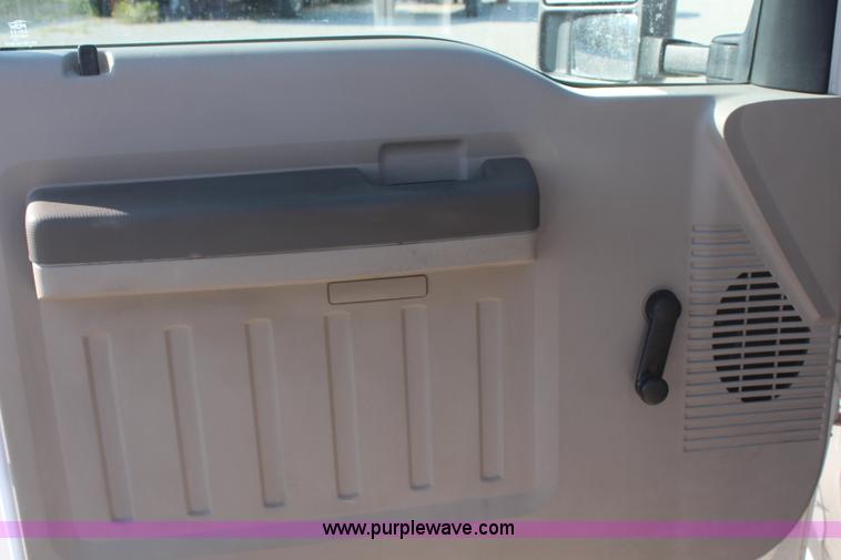 image for item J2071 2008 Ford F350 XL flatbed truck