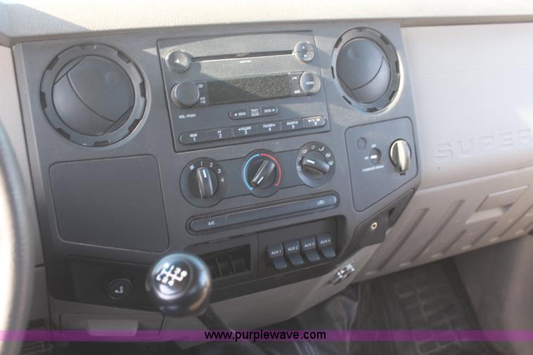 image for item J2071 2008 Ford F350 XL flatbed truck