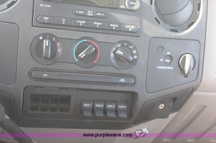 image for item J2071 2008 Ford F350 XL flatbed truck