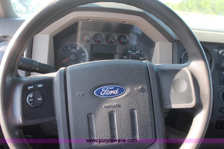 image for item J2071 2008 Ford F350 XL flatbed truck