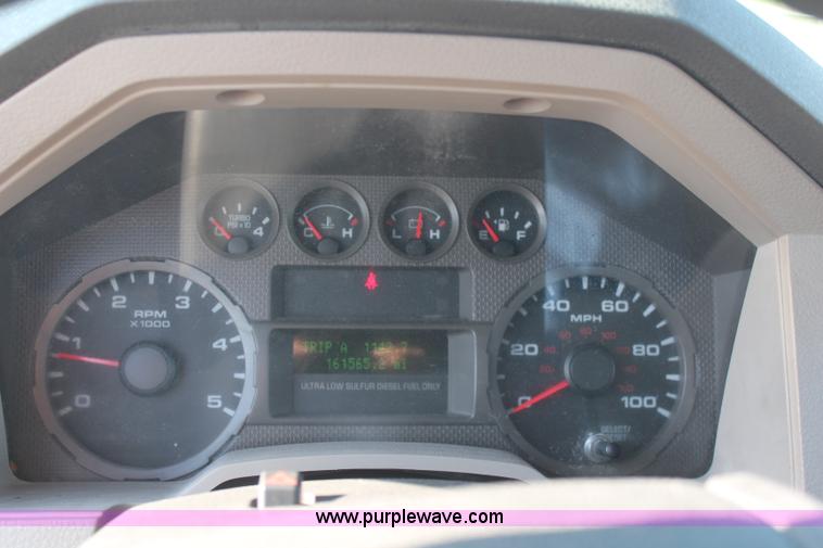 image for item J2071 2008 Ford F350 XL flatbed truck