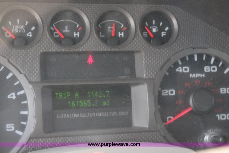 image for item J2071 2008 Ford F350 XL flatbed truck