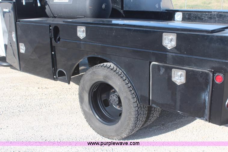 image for item J2071 2008 Ford F350 XL flatbed truck