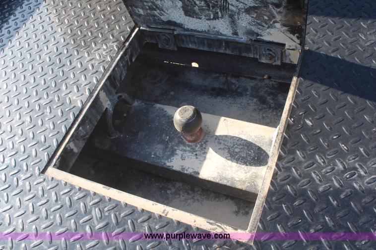 image for item J2071 2008 Ford F350 XL flatbed truck