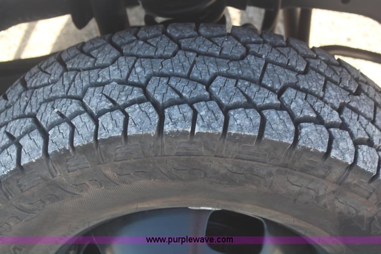 image for item J2071 2008 Ford F350 XL flatbed truck