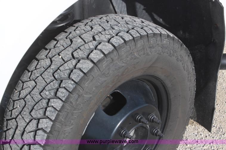 image for item J2071 2008 Ford F350 XL flatbed truck