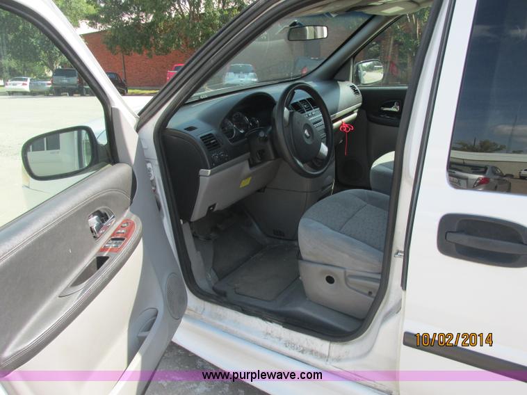 image for item J2455 2007 Chevrolet Uplander cargo van