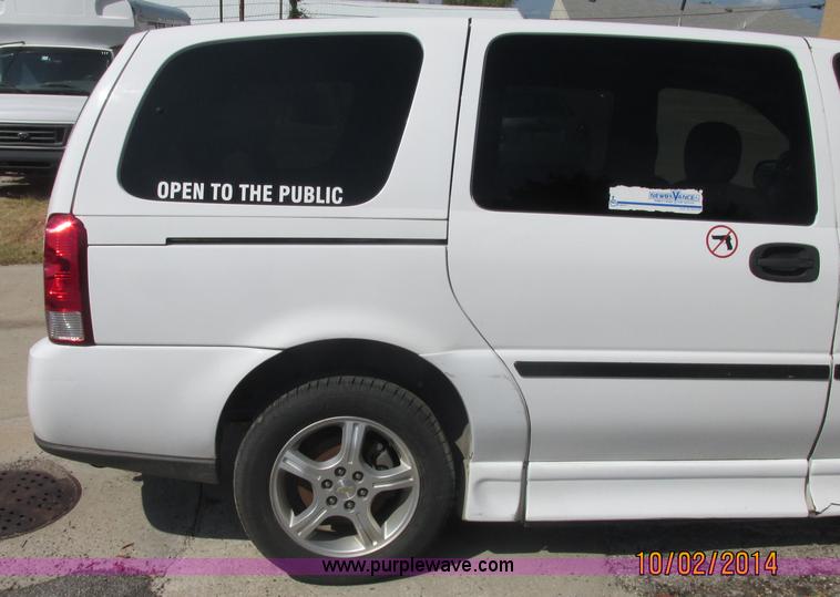 image for item J2455 2007 Chevrolet Uplander cargo van